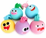 Bola antiestrés monstruo tira pelo sensorial varios colores