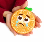 Squishy Naranja Kawaii Antiestrés Sensorial con expresión llorando